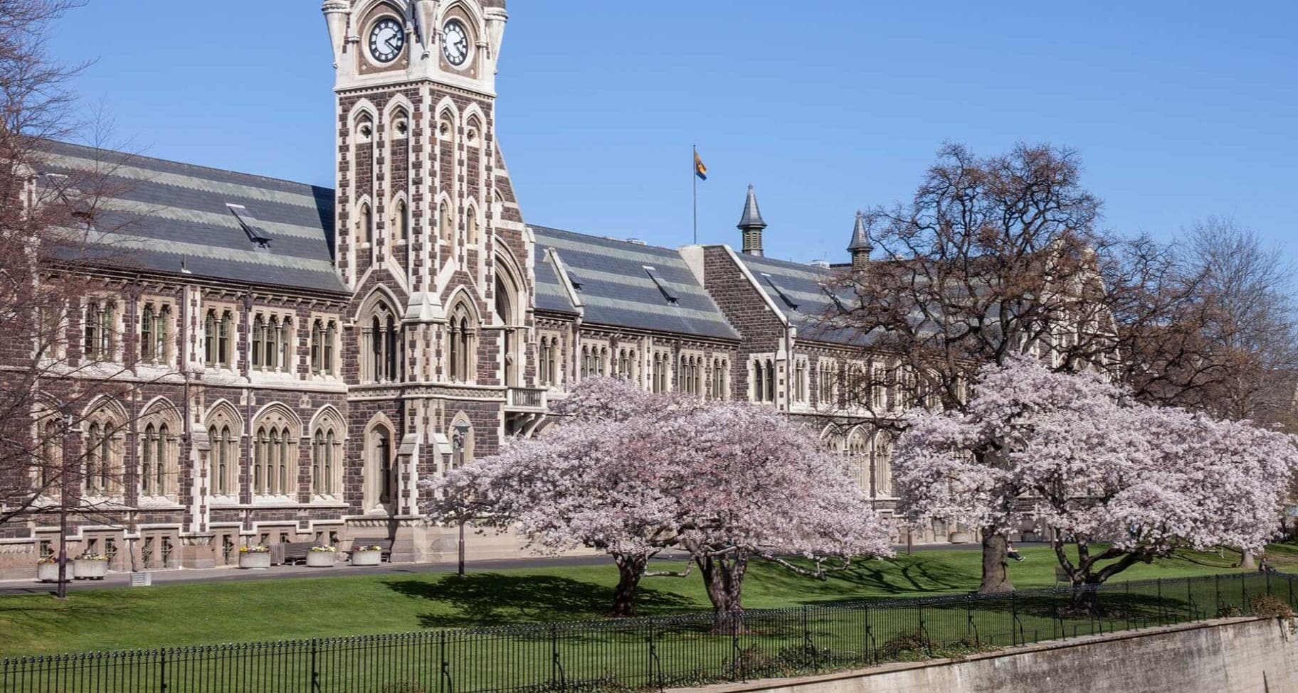 Toa_nha_chinh_cua_truong_Dai_hoc_Otago_New_Zealand